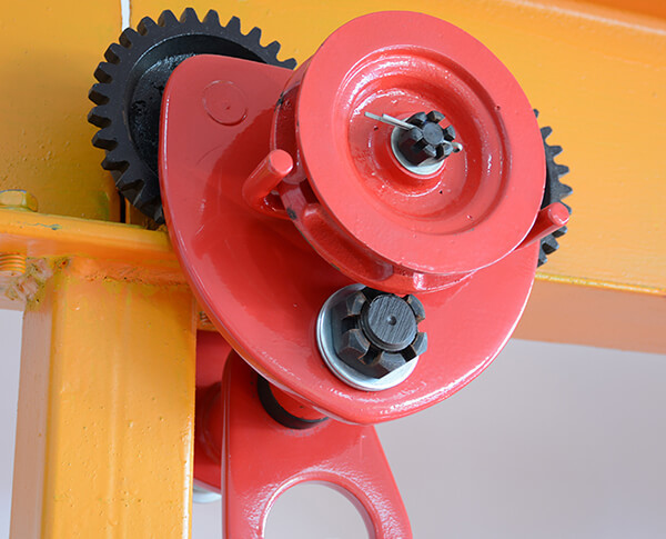 25. Heavy-Duty Mechanical Lifting Devices for Installing Equipment and Lifting
