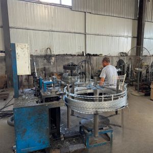 Manufacturer Supply 500mm Coil Diameter Concertina Razor Barbed Wire