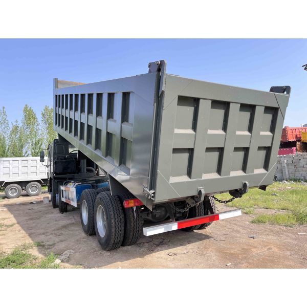 Used Tipper Trucks 371hp Sinotruck Engine 10.5 Meters 16t Rated Load 8×4 Second Hand HOWO ZZ3317