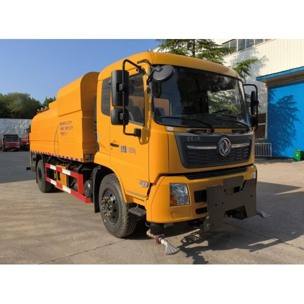 18TONS 18000L 9m3 Guardrail Cleaning Truck 2way Road Cleaning Vehicle