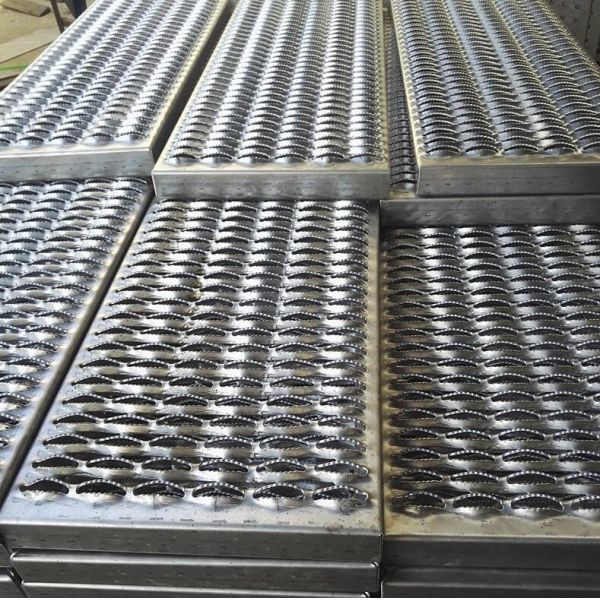 Diamond Grip Safety Grating - Aluminum Stainless Steel Galvanized