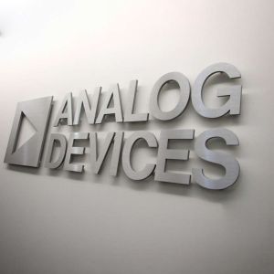 OEM Gold 3D Metal Letters Titanium Plating Easy Installation