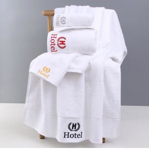 Custom Embroidered Bath Towels 100% Cotton Easy Cleaning Moisture Proof