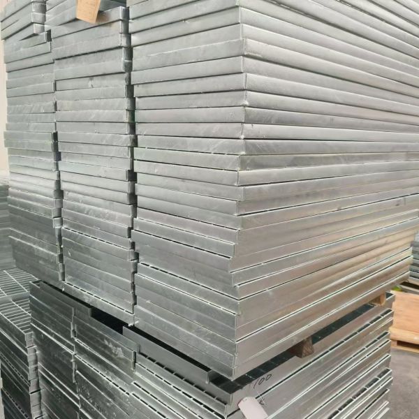 Flat Steel Gratings: Simple, Elegant Design for Any Setting