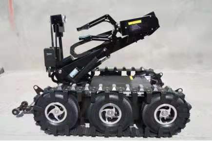 Automatic Move Bomb Disposal Equipment EOD Robot Take Color Infrared Images