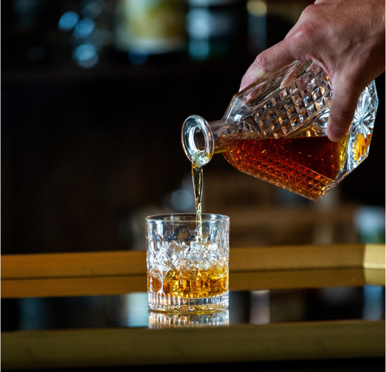 Clear Whiskey Decanter Glass Crystal Glass Liquor Bottle with Customized Bottle Color