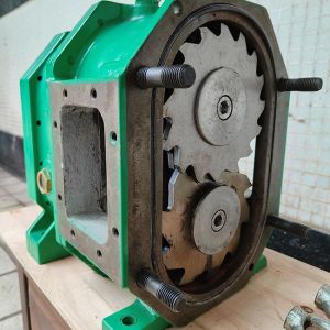 Antiwear Durable WWTP Multi Crusher , Multifunctional Double Shaft Grinder