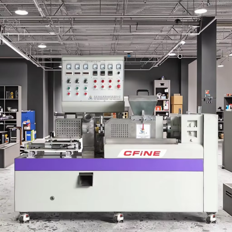 Double Wrist Feeding Atmosphere Protection Granulator 11KW With Wind Conveys