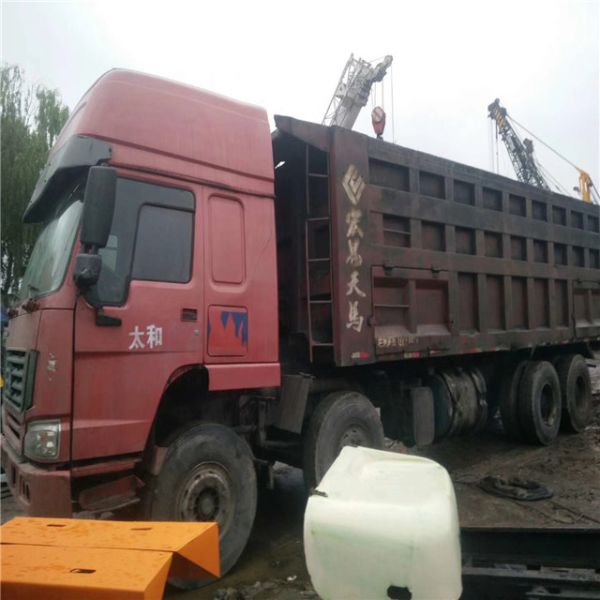 Secondhand Manual Transmission Type and Diesel Fuel Type 12 wheel dump truck