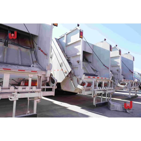 Buy Rear Trash Compactor Garbage Truck 12CBM Heavy Duty Load at wholesale prices