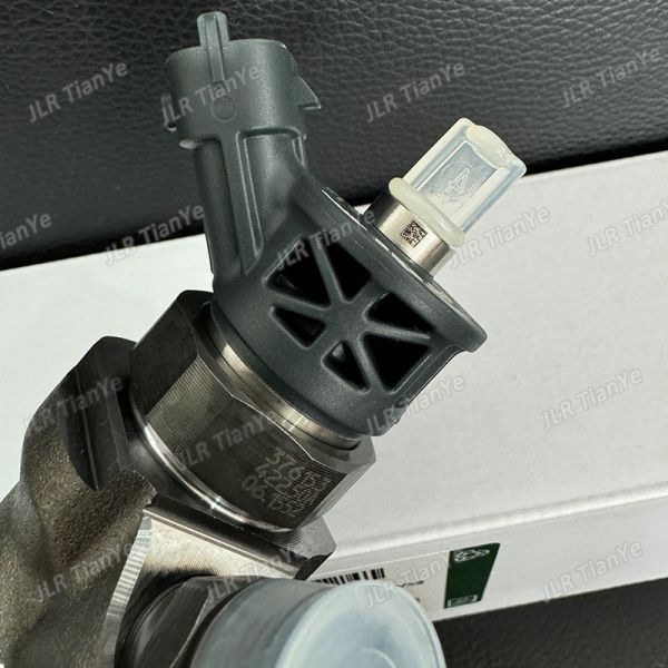 Land Rover 2.0L Automotive Engine Parts Diesel Fuel Injector LR082276 AJ813376