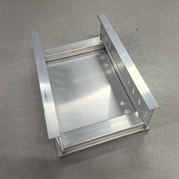 Anodizing Aluminum Cable Tray Wall Mounted Or Floor Mounted For Easy Installation