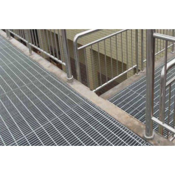 Buy Customized Serrated Steel Grating Hot Dipped Galvanized Metal Bar Grating at wholesale prices