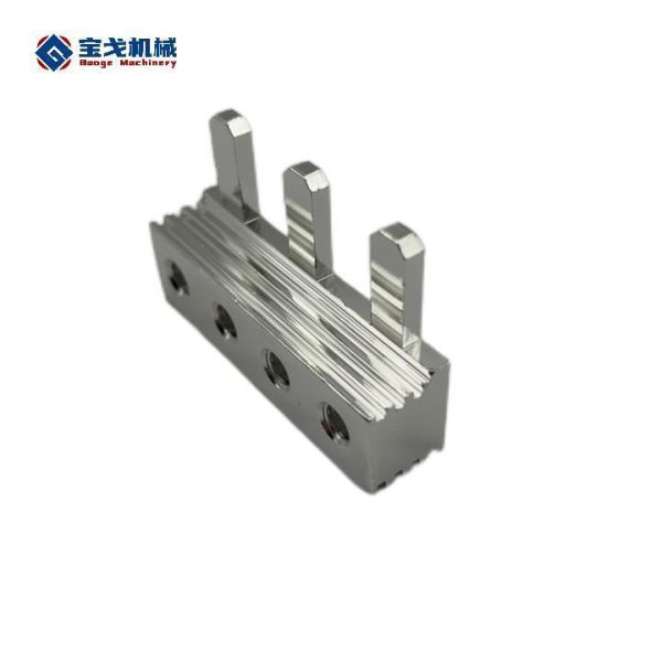 Influence of Power Modules on The Thermal Design of Aluminum Laminated Busbars