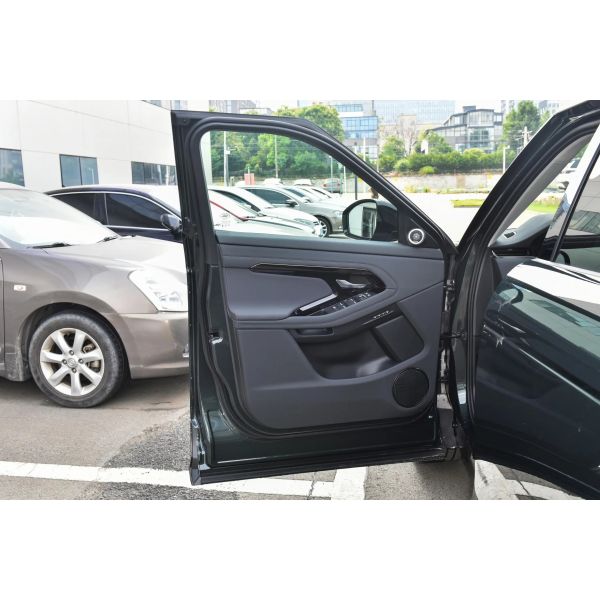 Land Rover Range Rover Evoque SUV with Macpherson Front Suspension and Touch Screen