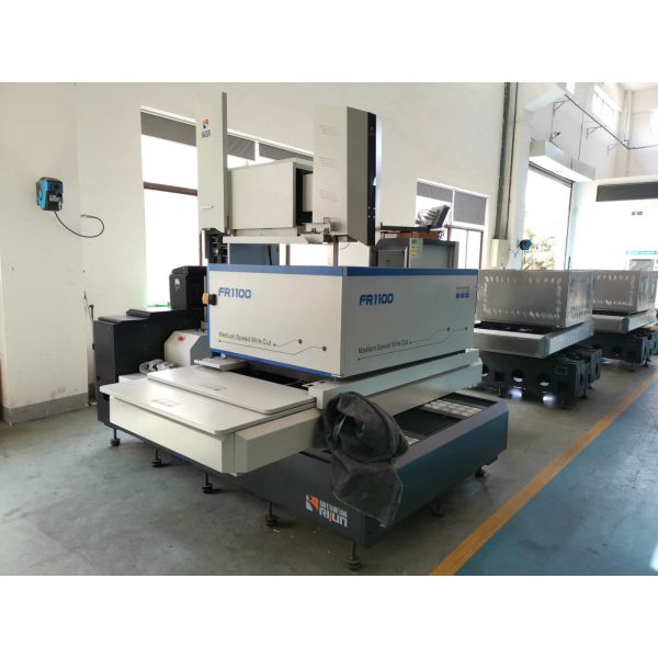 Elegant Appearance Medium Speed Wire Cutting Machine With Good Cutting