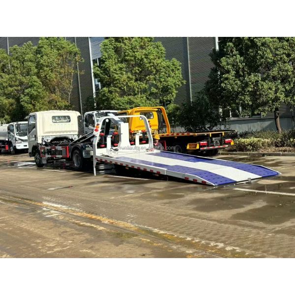 China Factory Customized Sinotruk HOWO 5 Ton 6Ton Recovery Truck Tow Truck Body Light Duty Flatbed Platform Tow Wrecker Truck