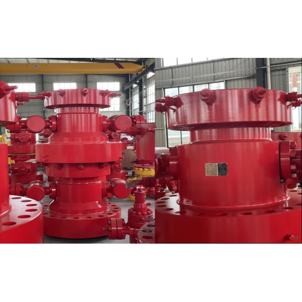 Painted Oil Gas Wellhead Equipment For Pressure Rating 2000psi-20000psi In Oil And Gas
