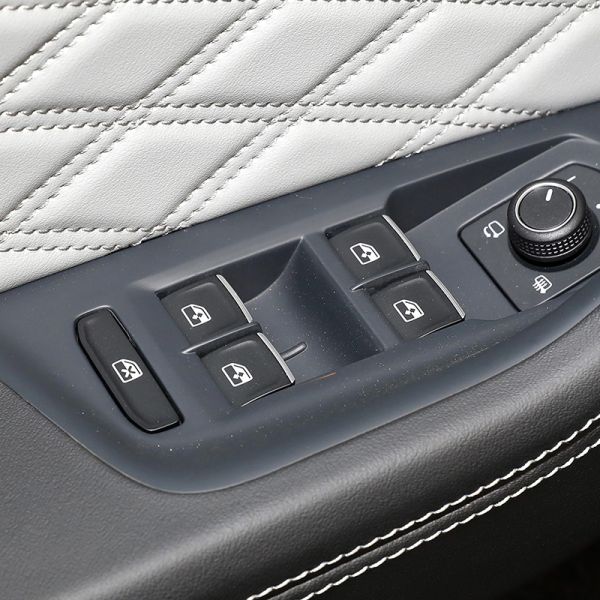 Electric Steering System 4 Doors 5 Seats Sedan 210 km/h Petrol Used Car Volks-wagen Magotan 280TSI Leading Type FWD