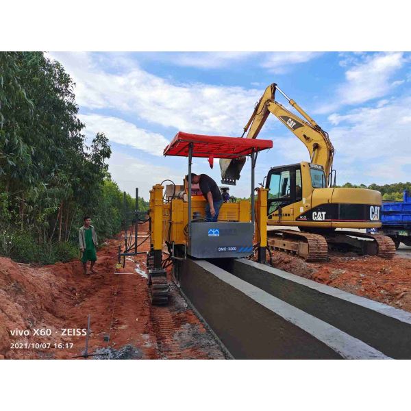 SMC-3200 Slipform Paver 2100mm Width 850mm Depth 6t Weight