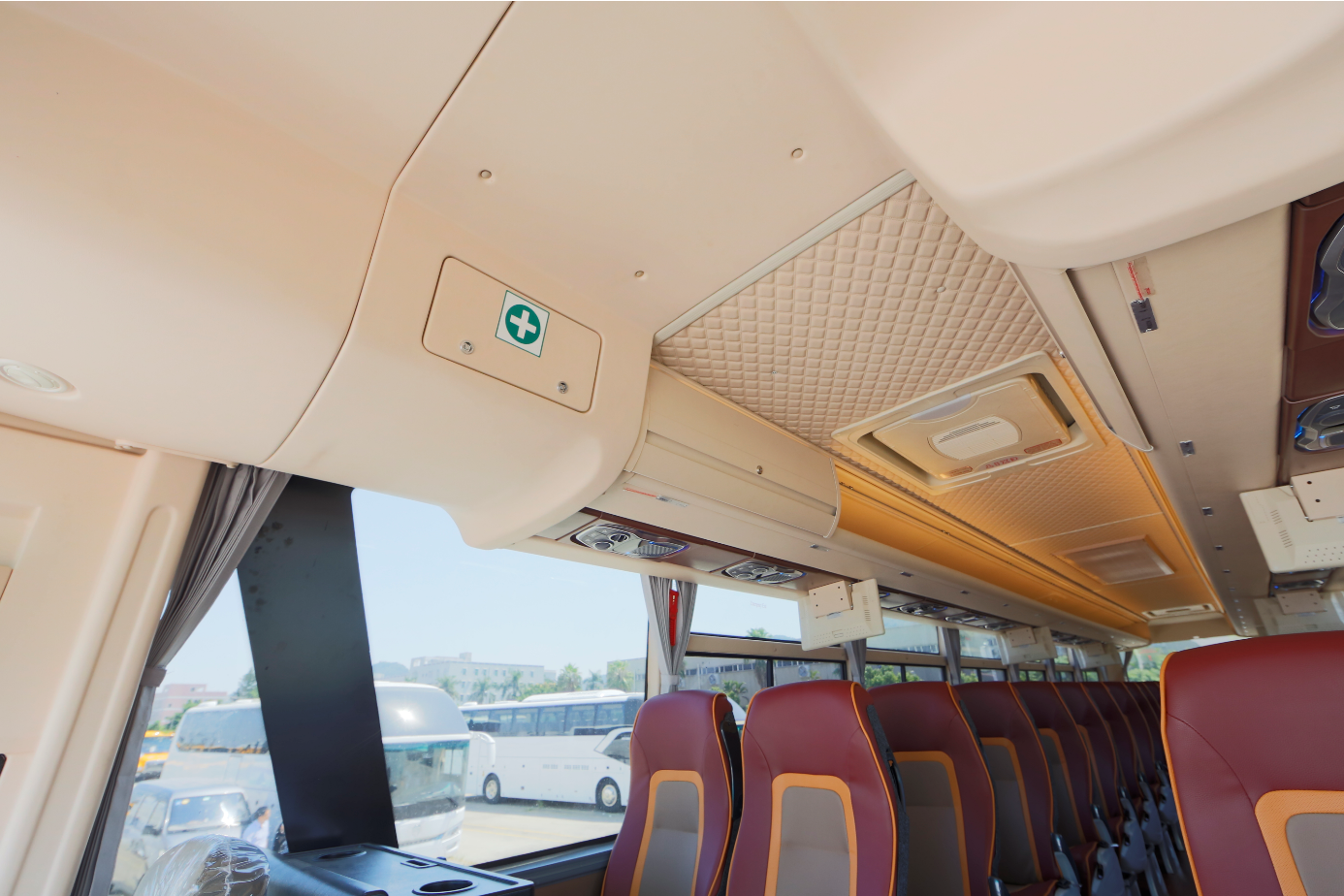 New Brand Double Axle Euro II Diesel Tour Bus Front Cummins Engine Buses 58-70 Seats Used Golden Dragon XML6125