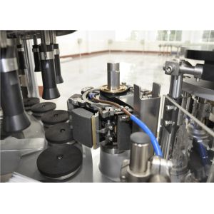 Automatic PET Bottle Labeling Machine Rotary Labeling Machine 1500 KGS