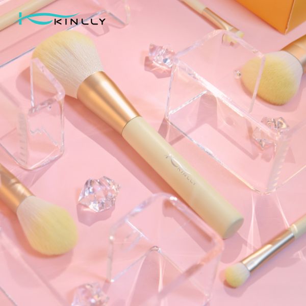 Tapered Foundation Luxury Makeup Brushes with Soft Synthetic Bristles