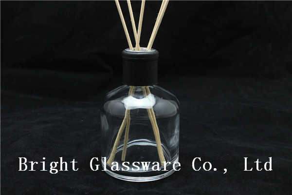 Buy Glass Empty Reed Diffuser Bottle With Diffuser Rattan at wholesale prices