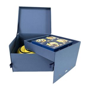 Dustproof Foldable Magnetic Gift Box , Antiwear Cardboard Box With Magnetic