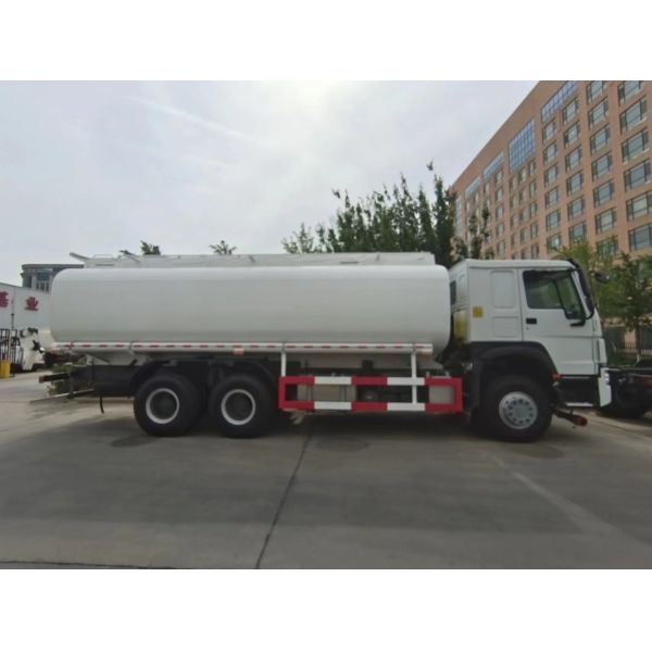 Buy HOWO 6×4 10 Wheels Oil Tank Truck 400HP 20CBM For Transportation at wholesale prices