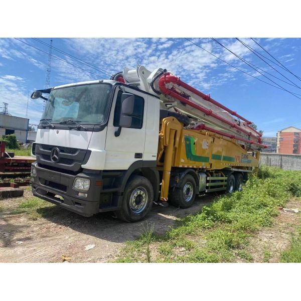 Buy XCMG 62m Used Concrete Boom Pump Truck HB62K-6X 8 Bar 11.946L Displacement at wholesale prices