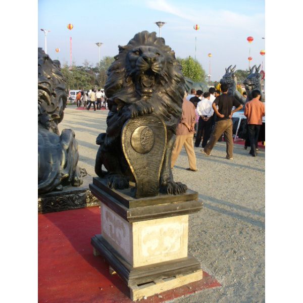 Buy One pair of Lions sculpture from China at wholesale prices