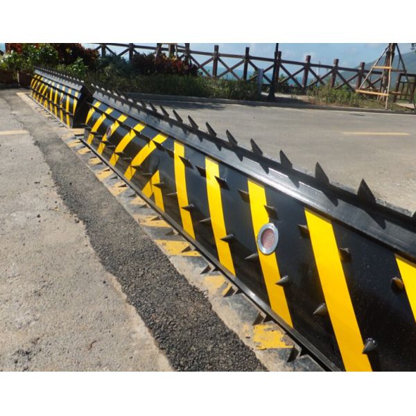Full automatic anti-riot heavy duty security hydraulic road spikes blockers with remote controllers