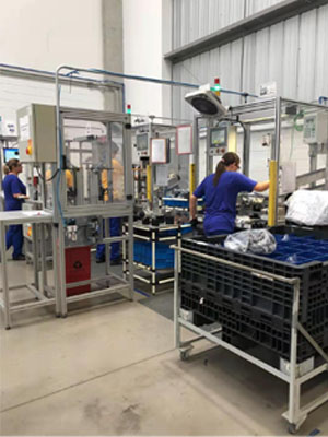 Horizontal Servo Hot Plate Welding Machine with 6000W Rated Capacity 380V Voltage and 15A Current for Plastic Welding