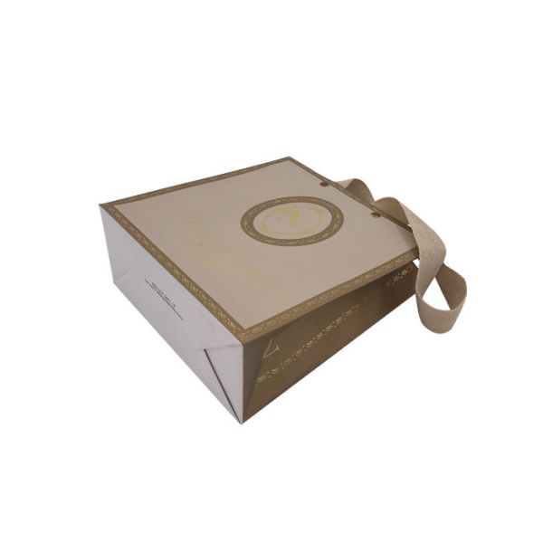 elegant Customized print matte paper present bags hot stamp logo