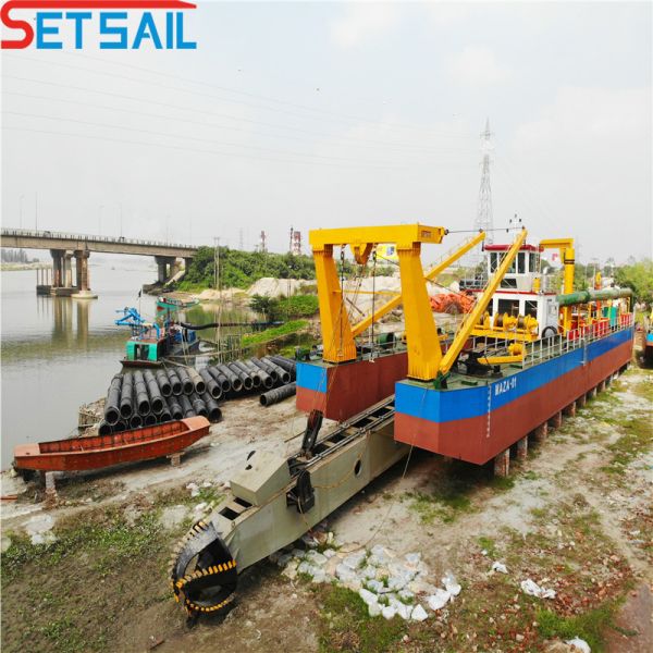 Water Flow 3000 Cubic Meter Per Hour Hydraulic Diesel Engine Underwater Pump Sand Dredger