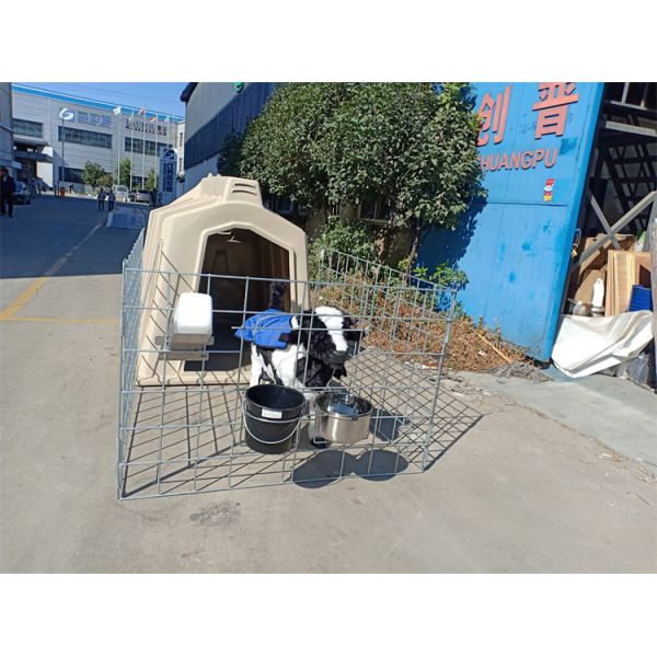 PE Material House Isolation Room Calf Shelters Plastic Calf Hutch 2200 * 1500 * 1550 mm