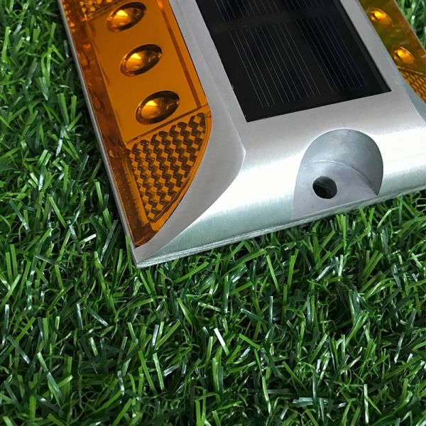 IP68 Solar Road Studs Energy Saving 105×105×23 Mm 130hours For Lithum Battery
