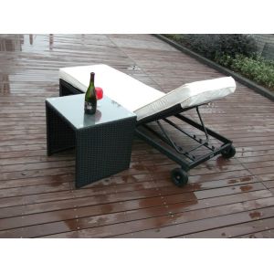 PE Rattan Sun Lounger , Cane Beach Lounge Chair With Side Table