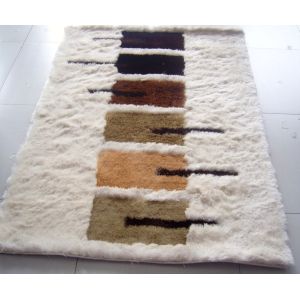 China Polyester Silk Shaggy Carpet Modern Design Good Quality Home Rug on sale
