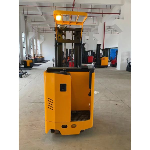 Electric Pallet Stacker Warehousing Equipment Stacking Goods Between Shelves