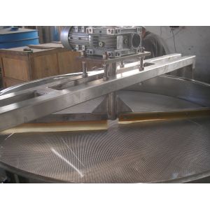 Multi Deck / Single Deck Vibrating Screen Machine With Rotary Brush System