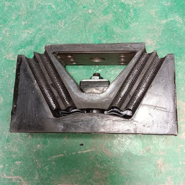 Az9725590031 Engine Mounting for Sinotruk HOWO Truck Spare Parts