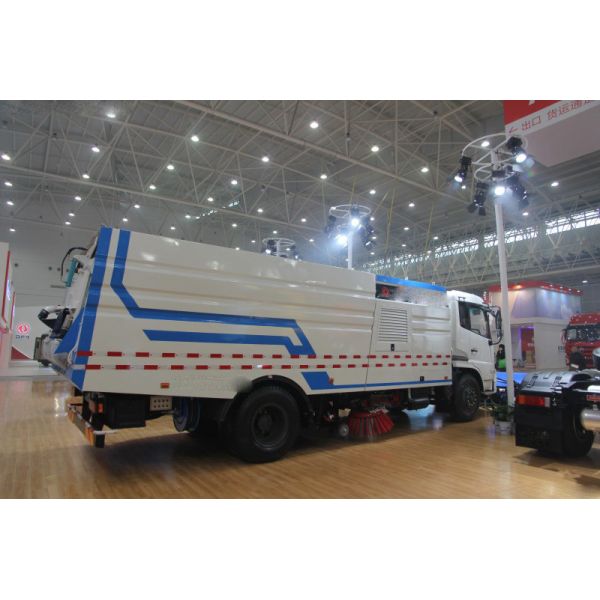 Euro III Engine95HP/PS Trash Garbage Compactor Truck , Sinotruk 4m3 Road Sweeper