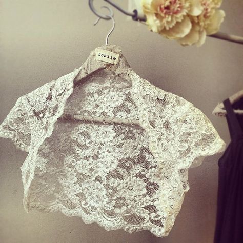 58cm Bridal Lace Fabrics , PET White Sequin Lace Fabric Scalloped Edge