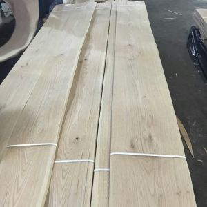 KNOTTY OAK VENEER PIPPY OAK VENEER WITH RUSTIC TEXTURE