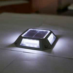 7.1 X 5.3 X 4.3 Inches Solar Dock Light Screw Installation 2 Years Warranty