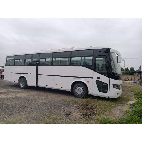 Buy Right Hand Drive Yutong Bus Zk6116d F11 Used Front Engine Bus 53seats Two Doors Silding Window at wholesale prices