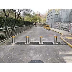IP68 Rated Automatic Bollards With Optional Heating Unit And Reflective Strip In