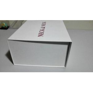 Flat pack style gift box